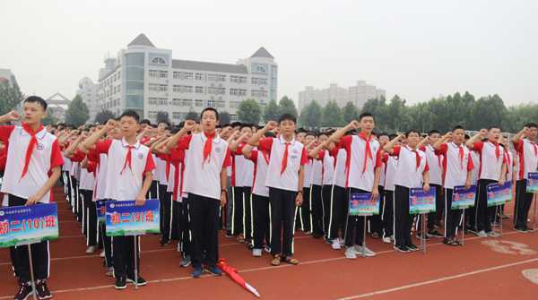 赛博中学举行新学期第一次升旗仪式(图2) 赛博中学举行新学期第一次升旗仪式(图2)