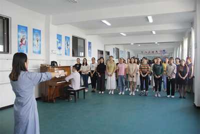 “巾帼心向党 礼赞新中国”主题活动在河湾展开(图1)