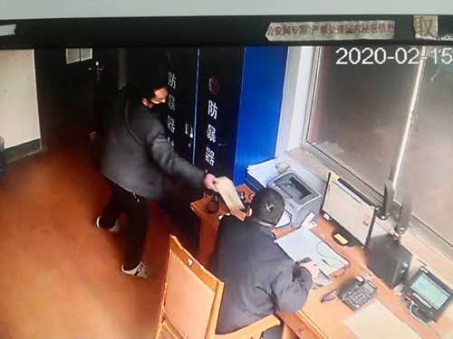 发生在资邱派出所温暖的一幕……(图1)