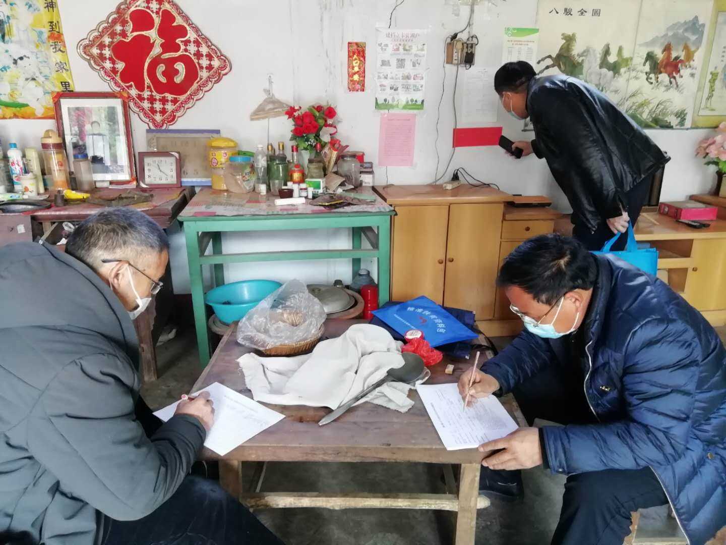 全面开展脱贫攻坚春季遍访活动(图1) 全面开展脱贫攻坚春季遍访活动(图1)