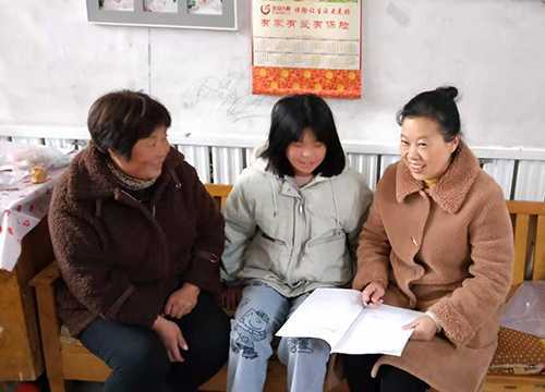 卞桥中学开展建档立卡贫困学生家访活动(图3) 卞桥中学开展建档立卡贫困学生家访活动(图3)