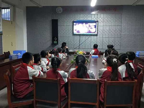 苏城小学开展组织学习十九届五中全会精神活动(图1) 苏城小学开展组织学习十九届五中全会精神活动(图1)