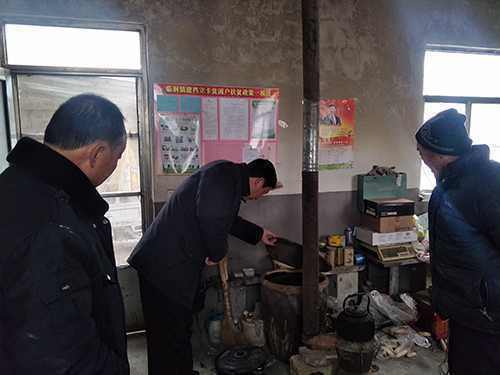 心系困难群众  风雪送去关爱(图1)