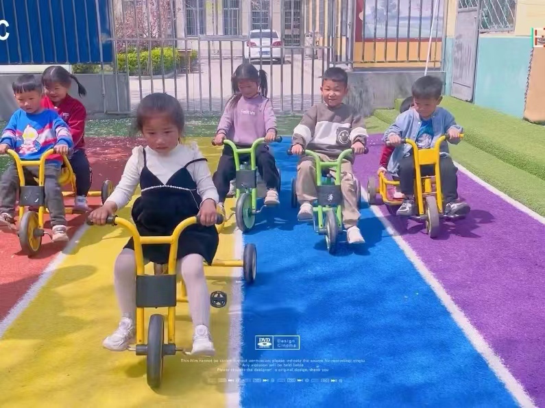 地方镇新村完小幼儿园举行骑行比赛