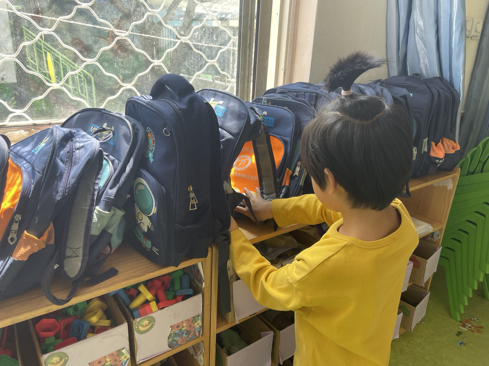 地方镇新村完小幼儿园开展整理书包活动