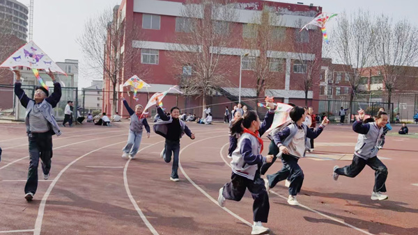 【山东平邑】实验小学第三校区开展手绘风筝主题实践活动