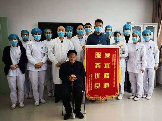 秦中平教授和他的病人们(图3) 秦中平教授和他的病人们(图3)