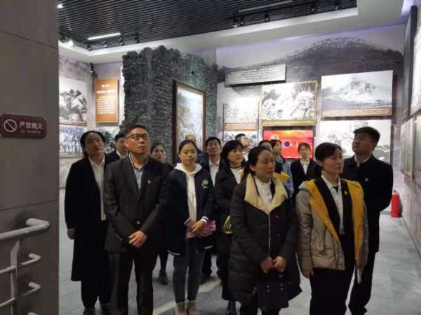 缅怀先烈 祭奠英雄(图1) 缅怀先烈 祭奠英雄(图1)