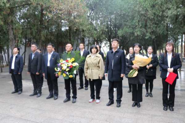 缅怀先烈 祭奠英雄(图2) 缅怀先烈 祭奠英雄(图2)