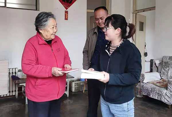 临沂市生态环境平邑分局开展“送学上门”活动(图1) 临沂市生态环境平邑分局开展“送学上门”活动(图1)