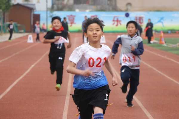 平邑县第四实验小学举办首届春季运动会(图2)