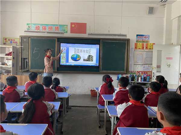大泉小学开展“512”大地震主题教育活动(图1)