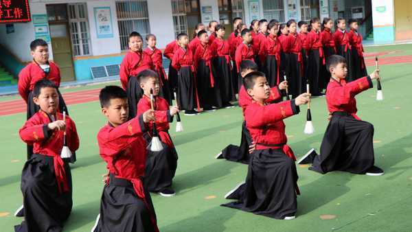 实验小学文化路校区为视导组呈现精彩视觉盛宴(图3) 实验小学文化路校区为视导组呈现精彩视觉盛宴(图3)