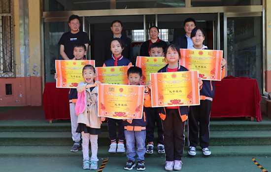 砥砺前行无止境 勇立潮头谱新篇(图1) 砥砺前行无止境 勇立潮头谱新篇(图1)
