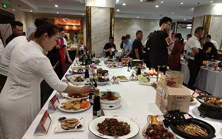 “智恒厨具”杯齐鲁首届炒鸡美食文化节开幕(图4) “智恒厨具”杯齐鲁首届炒鸡美食文化节开幕(图4)