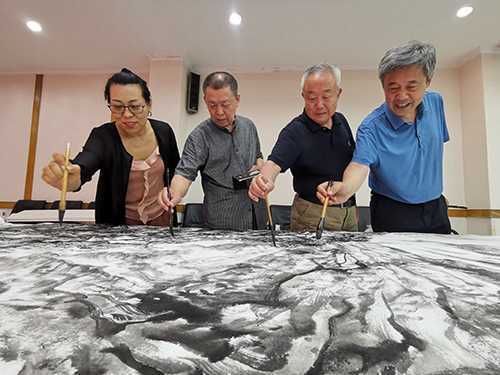 春风浩荡：中国画名家走进莱钢美术作品展览启幕(图4)