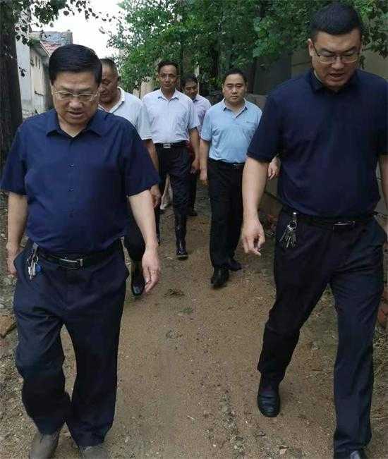 夏成光走访慰问老复员军人(图1) 夏成光走访慰问老复员军人(图1)