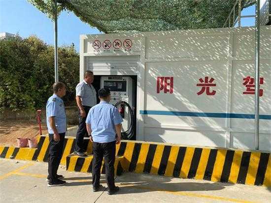 平邑街道开展成品油“自流黑”专项整治活动(图1) 平邑街道开展成品油“自流黑”专项整治活动(图1)