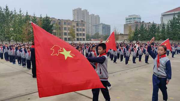 临沂市：平邑县实验小学教育集团“请党放心 强国有我”(图1)