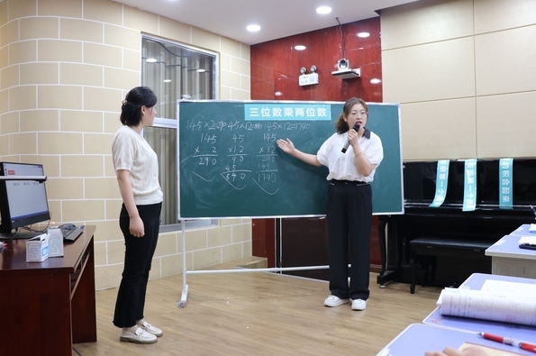 平邑县小学数学核心素养导向的集体备课研讨会 在第四实验小学举行(图2)