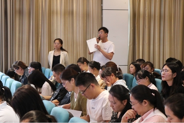 平邑县小学数学核心素养导向的集体备课研讨会 在第四实验小学举行(图3)