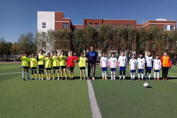 平邑县第二实验小学足球队参加第三届名仕希望杯足球赛获双冠军(图2)