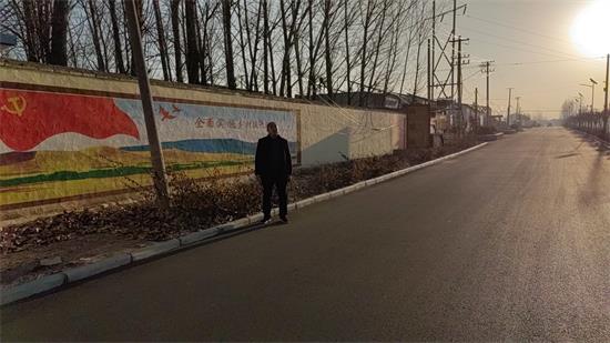 平邑街道：凝聚人大力量 助力路域环境整治提升(图2)