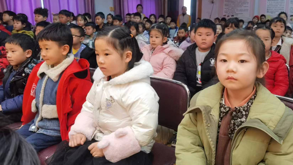 山东平邑:实验小学附属实验幼儿园举行“学雷锋月”启动仪式(图3) 山东平邑:实验小学附属实验幼儿园举行“学雷锋月”启动仪式(图3)