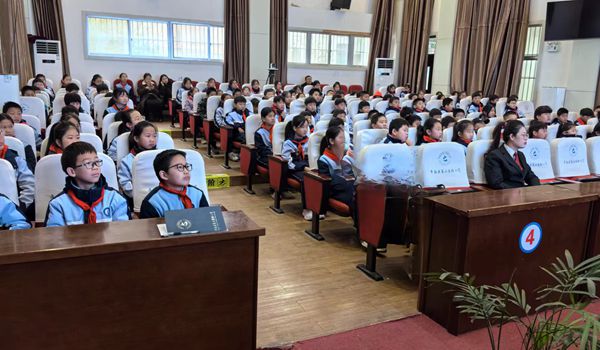 平邑县人民法院走进第二实验小学开展法治宣传进校园活动(图2)