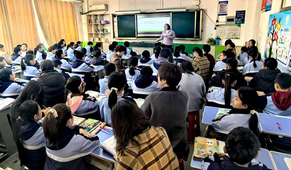 平邑县第二实验小学开展骨干教师示范课展示活动