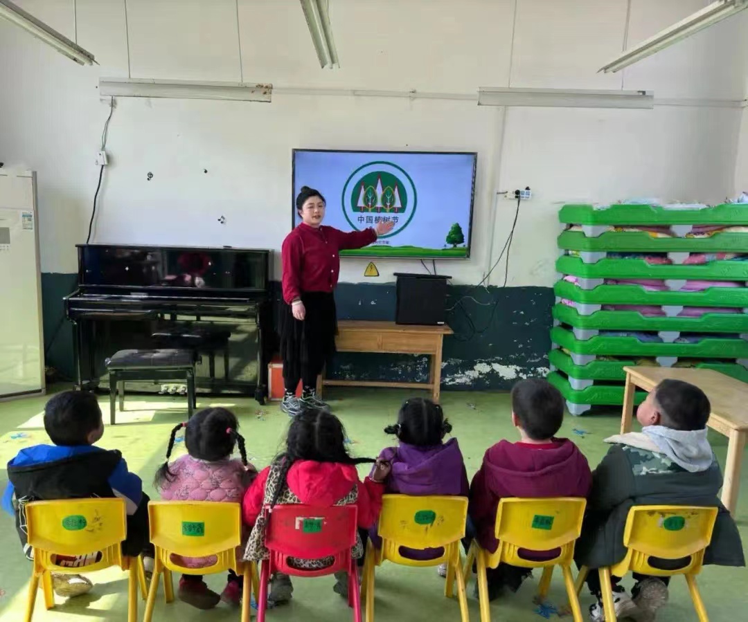 温润春意，再添新绿---地方镇王家庄小学幼儿园植树节主题活动