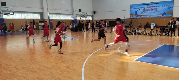 兴蒙学校男子篮球队喜获平邑县2024年“中国体育彩票杯”中小学生篮球联赛小学段冠军