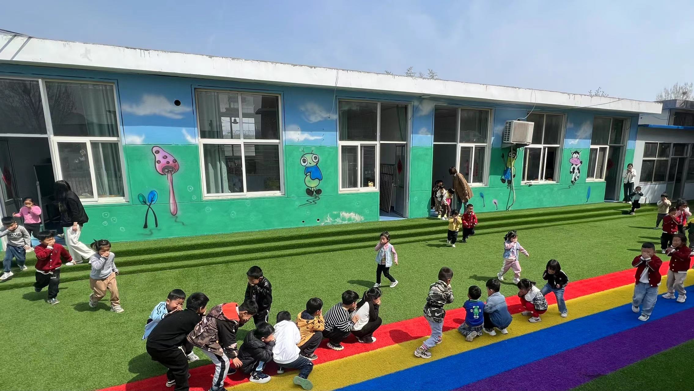 地方镇南金池完小幼儿园春季学校火灾疏散逃生演练活动