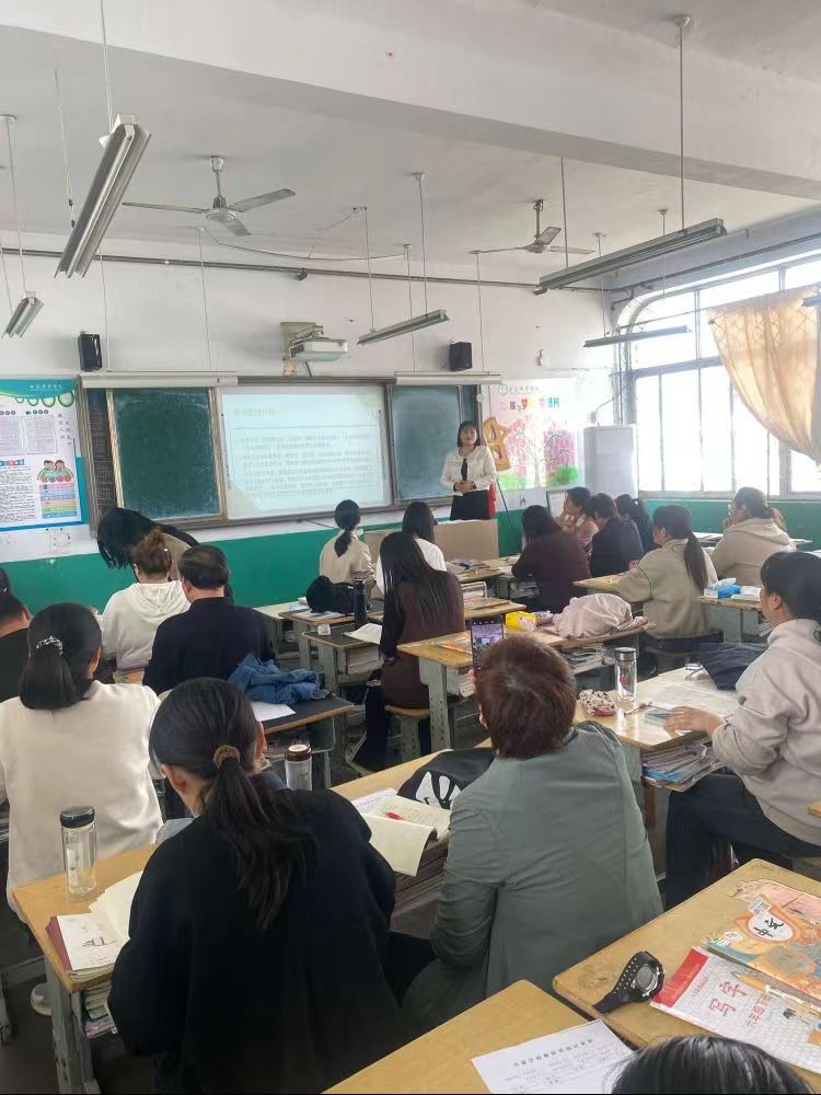 教研先行 崇向美好 ——平邑兴蒙学校六年级语文组第四单元集体教研活动(图2)