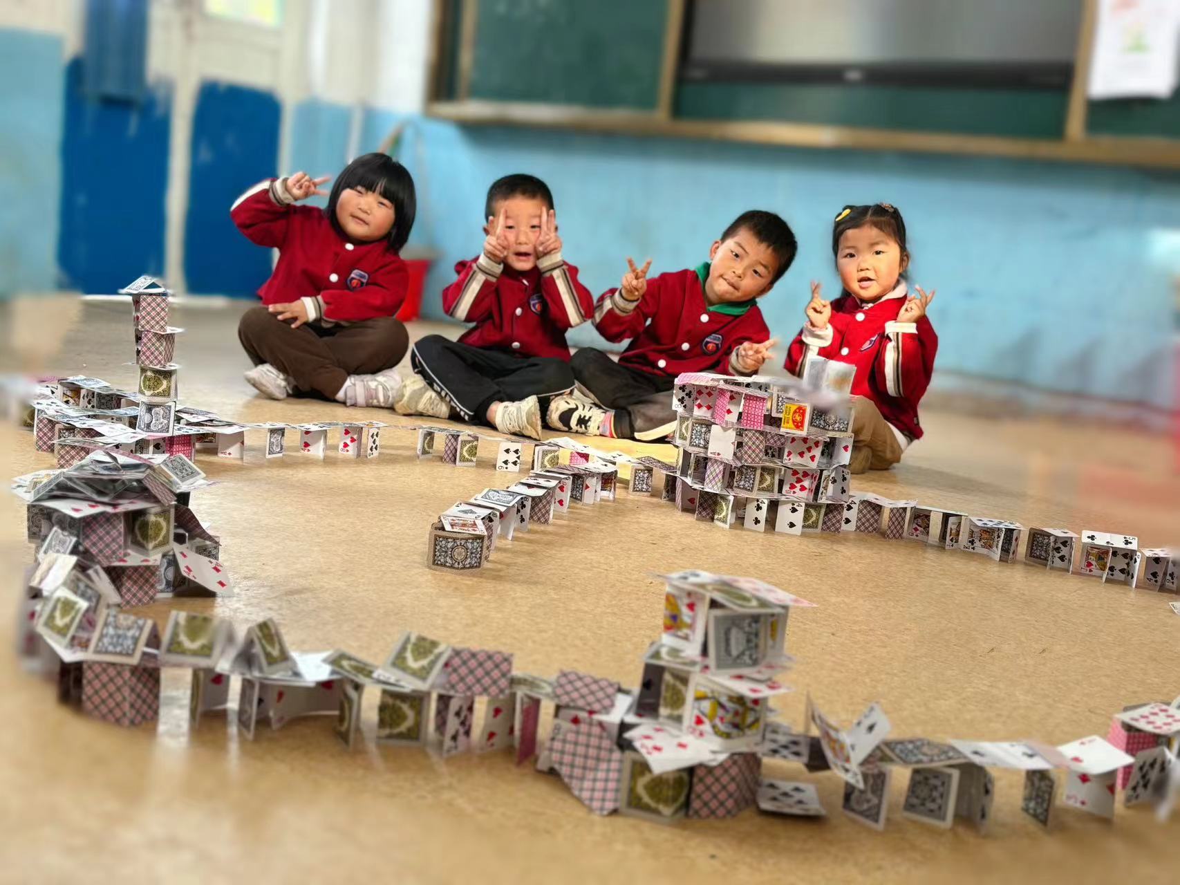 趣味纸牌 快乐搭建——闸口完小幼儿园自主游戏活动