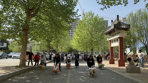 “运动悦童心 携手伴成长”—平邑兴蒙学校幼儿园举行春季亲子趣味游戏运动会(图6)
