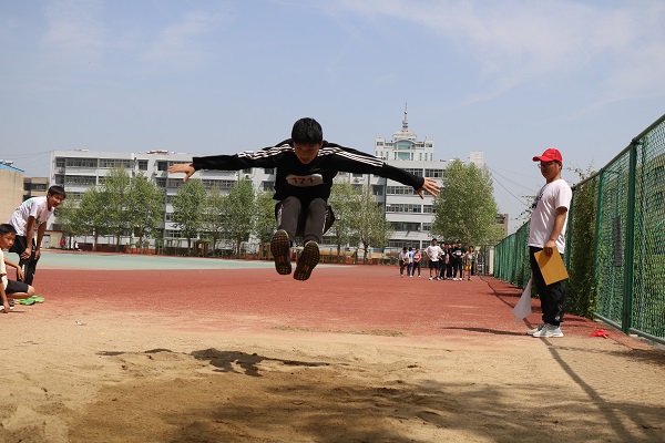 悦动童年，放飞梦想—平邑兴蒙学校举办春季田径运动会(图4)