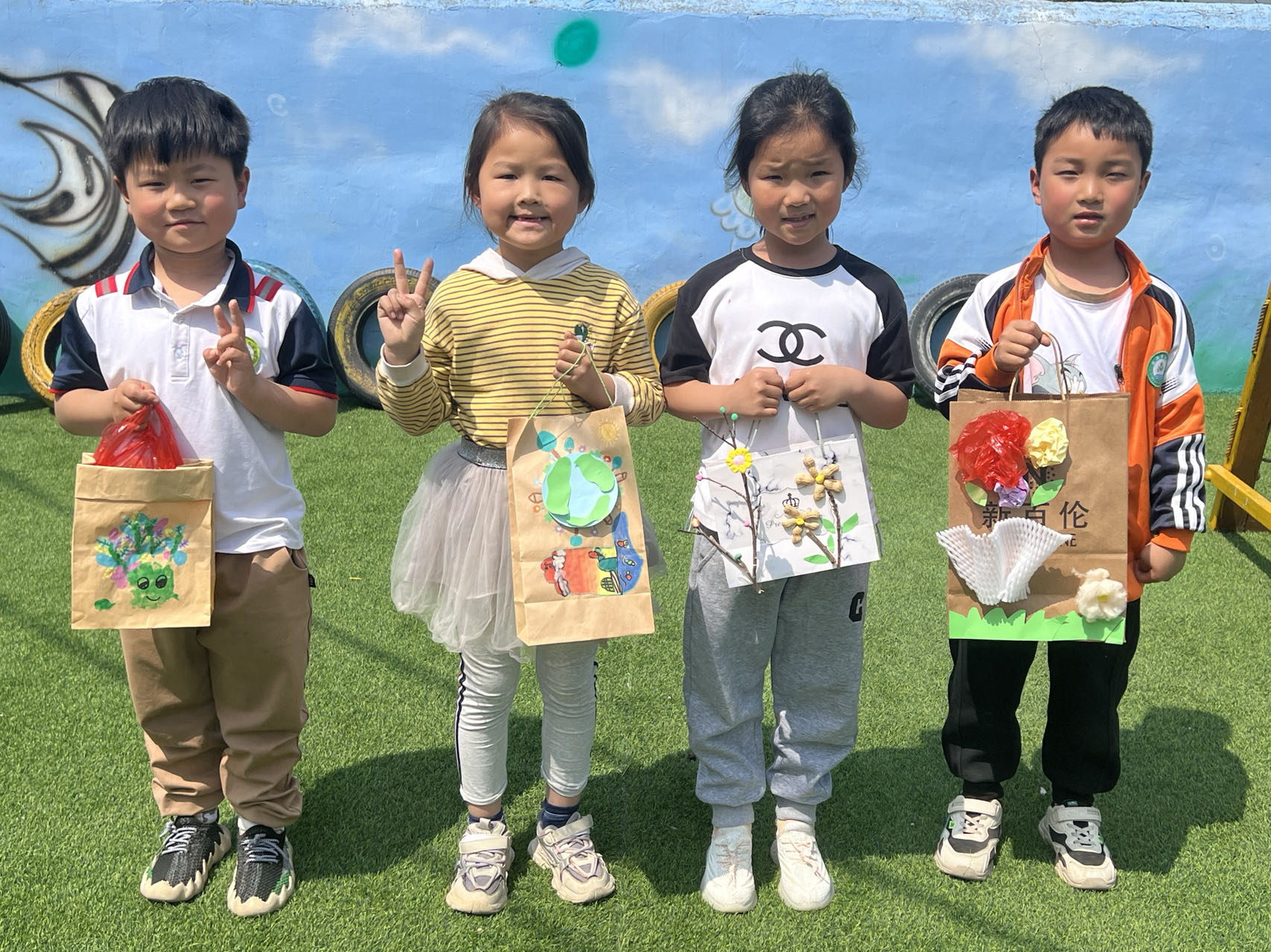 “童” 爱地球，绿色“童”行——地方镇第二中心幼儿园世界地球日主题活动(图2)