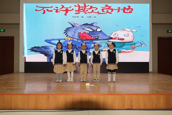 春雨润心田，书香启未来—平邑兴蒙学校幼儿园走进图书馆开展“世界读书日”社会实践活动(图4)