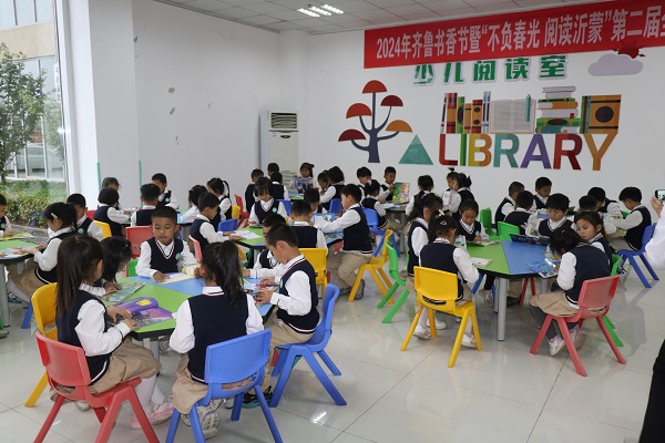 春雨润心田，书香启未来—平邑兴蒙学校幼儿园走进图书馆开展“世界读书日”社会实践活动(图5)