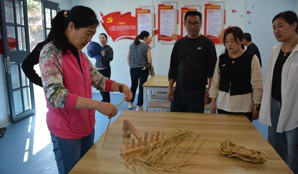 平邑县第二实验小学党支部开展党性教育实践学习活动(图2)