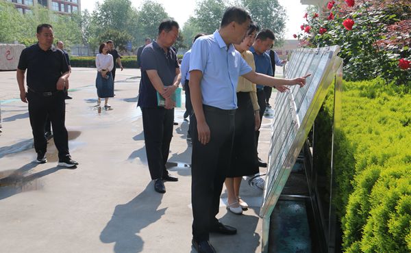 平邑县规范书写汉字观摩交流团到第二实验小学观摩交流(图1)