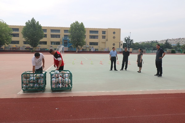 市足球特色复核组到平邑兴蒙学校检查指导工作(图2)