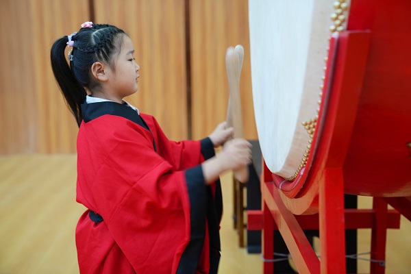 赏尼山圣境之美，悟夫子仁德之贤—兴蒙学校一年级师生赴曲阜开展开蒙研学实践活动(图2)