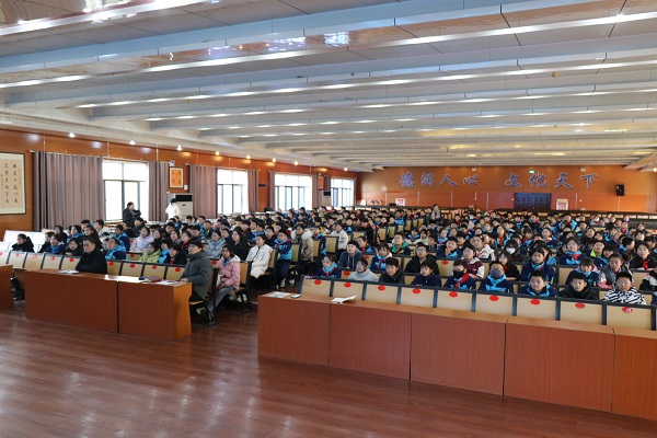 平邑兴蒙学校举行法治副校长聘任仪式暨法治教育报告会(图3)