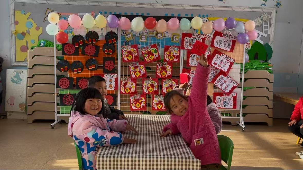 金蛇贺岁 童趣迎新——地方镇闸口完小幼儿园开展元旦活动(图3)