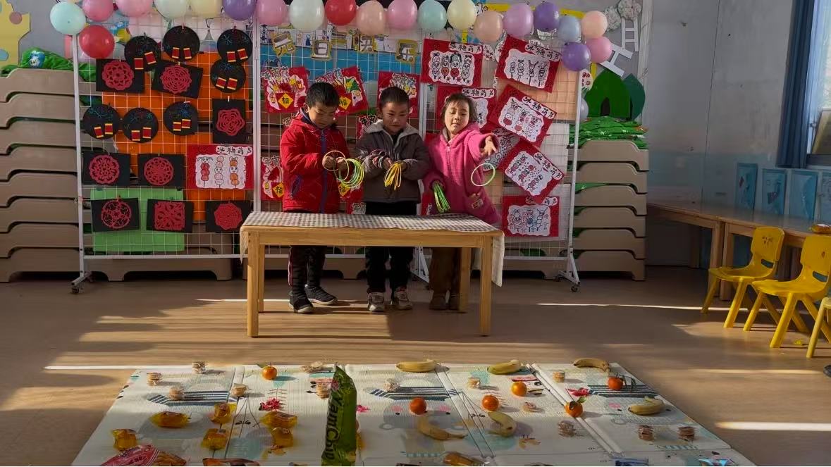 金蛇贺岁 童趣迎新——地方镇闸口完小幼儿园开展元旦活动(图4)