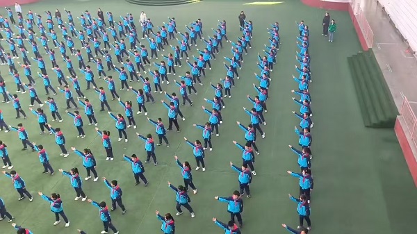 阳光体育强体魄，课间活动展风采—兴蒙学校四年级开展诗意阳光大课间活动(图2)