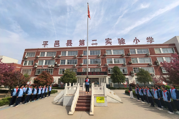 平邑县第二实验小学开展第八届读书节开幕式活动(图2)