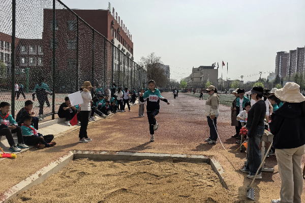 平邑县第四实验小学召开2025年春季田径运动会(图3)